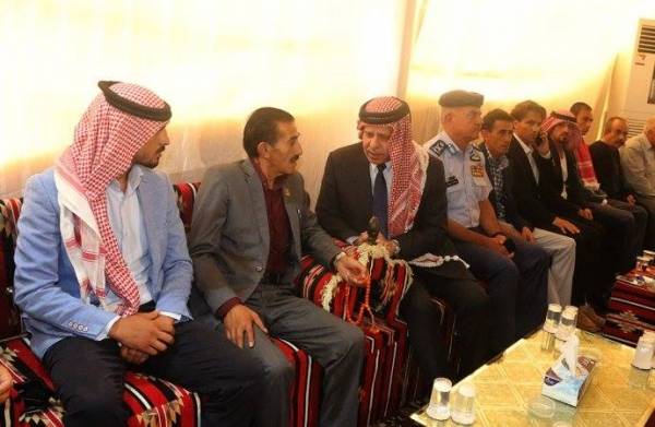 مندوبا عن الملك .. الأمير فيصل يعزي بالشهيد الخوالدة