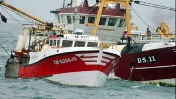 فرنسيون يطردون سفنا بريطانية في معركة الصدف!