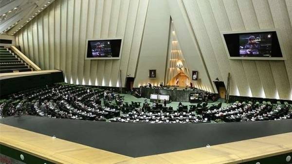 البرلمان الإيراني يقرر استجواب وزير التربية والتعليم