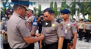 شاهد ماذا يحدث في إندونيسيا إذا حصل شرطي على رشوة