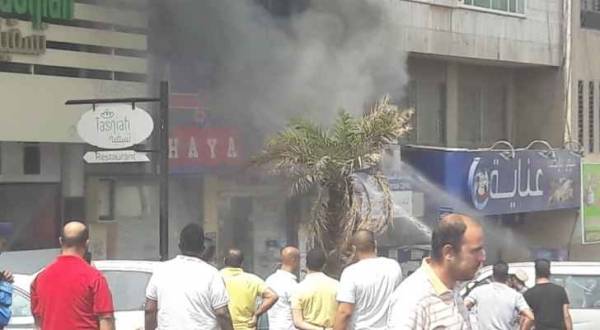 حريق يلتهم صيدلية في العقبة (صور)