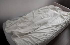 العثور على سبعيني متفحما بمنزله في إربد