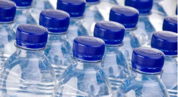 الصحة تعمم على عبوات مياه ملوثة تباع بالاسواق.. وثيقة