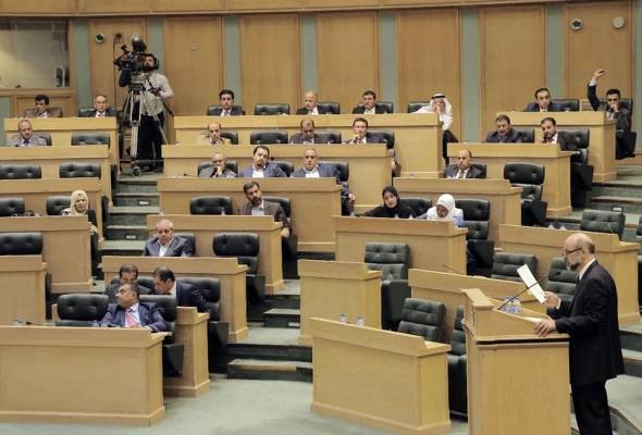 مذكرة نيابية تطالب بالغاء بند ( فرق اسعار الوقود) وثائق