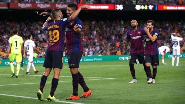 شاهد.. برشلونة يمطر شباك ضيفه هويسكا المغمور بالأهداف