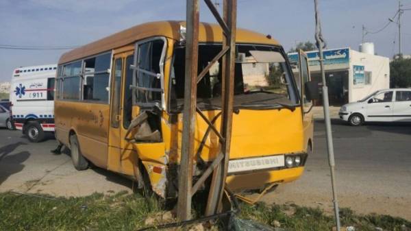 تدهور باص تابع لمدرسة خاصة ... والتربية تتابع