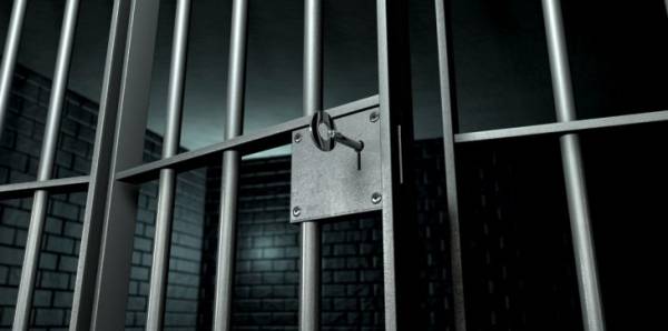 مهندس عربي يعتدي على شرطي بدبي خلال محاولته الهروب من الحجز