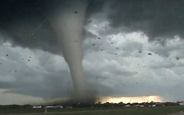 اليابان تتعرض لأقوى إعصار في 25 عاماً