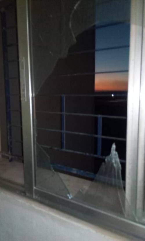 بالصور .. الاعتداء على موظفين مركز صحي القطرانة الشامل وتكسير عدد من محتوياته