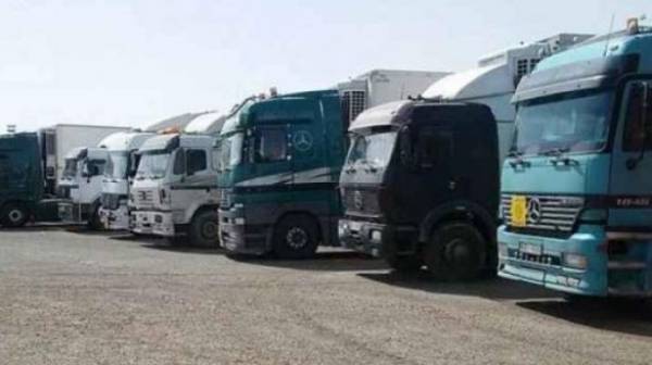 اضراب سائقي الشاحنات يشل الحركة التجارية ..!!