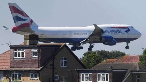 بريطانيا تجري تحقيقا بسرقة بيانات عملاء الخطوط الجوية