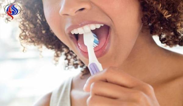 شعر أسود ينبت على لسان امرأة..! هذه أسبابه وطرق علاجه