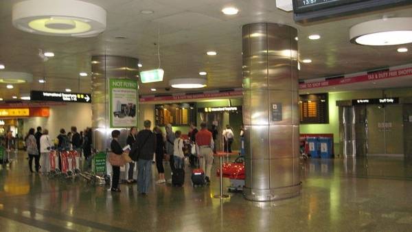 حاويات التفتيش بالمطارات تحوي فيروسات أكثر من المراحيض