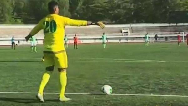 حارس مرمى في التصفيات الإفريقية يشعل مواقع التواصل الاجتماعي