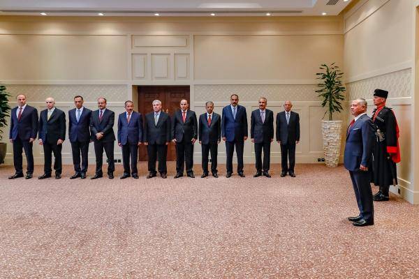 عدد من المحافظين يؤدون اليمين القانونية أمام الملك