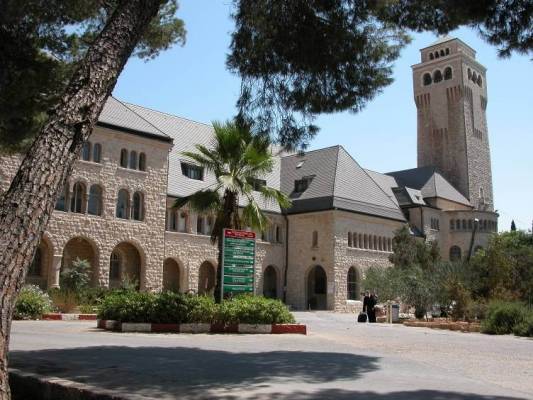 الوطني الفلسطيني يدين استهدف ادارة ترمب لمستشفيات القدس