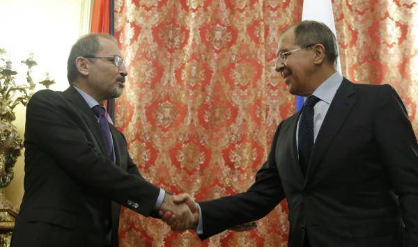 الصفدي ولافروف يبحثان العودة الطوعية للاجئين السوريين