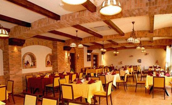 تراجع حجم مبيعات المطاعم السياحية بنسب بين 20 الى 35  وتالياً اسبابها ..