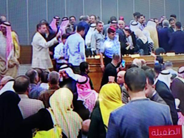 مشروع الضريبة .. توقف اللقاء الحكومي في الطفيلة بعد مشادات مع مواطنين