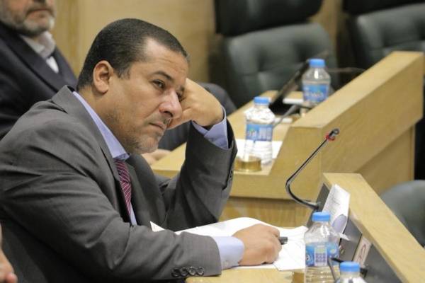 هذا ما علق به النائب الهواملة على حادثة انسحاب المواطنين من لقاء الوزراء (صورة)