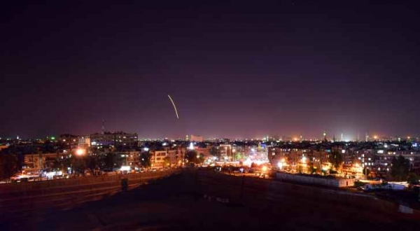 الاحتلال يستهدف مخازن أسلحة بمطار دمشق