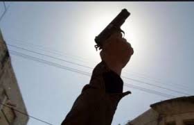 القبض على شخص أصاب طفلة بعيار ناري في اربد