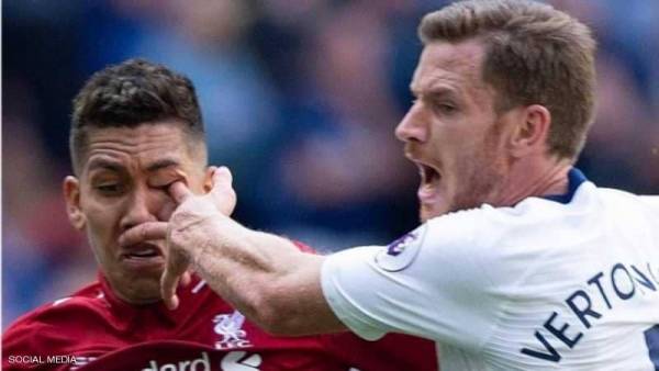 بعد الصورة القاسية.. ليفربول يعلق على إصابة فيرمينو