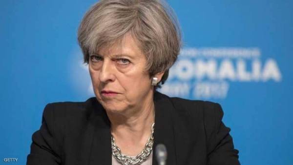 ماي تواجه تمردا حزبيا وتهاجم منافسها المحتمل