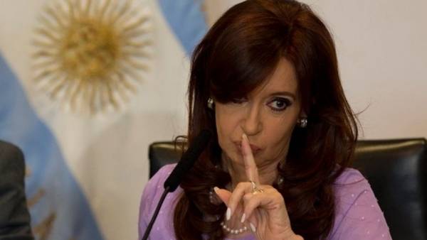 اتهام رئيسة الأرجنتين السابقة رسميا بالفساد