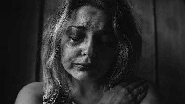 دراسة: الفاشلون عاطفيا يتجسسون على أحبائهم عبر الإنترنت