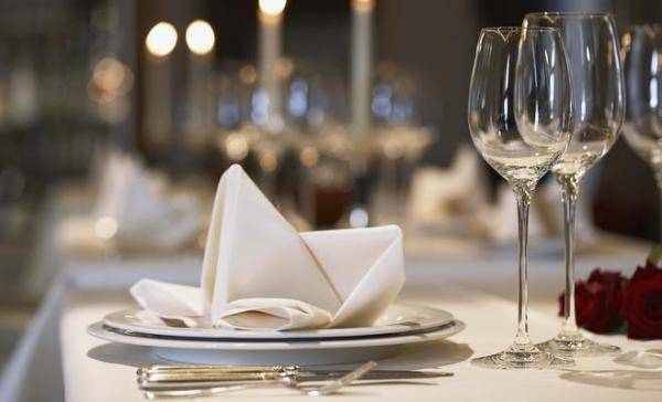 المطاعم السياحية ترفض ضريبة الدخل .. وتقول: سيقلص فائض الطبقة الوسطى