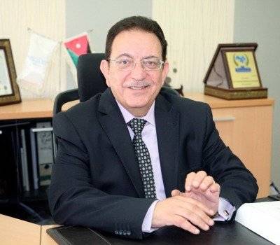 مالك حداد يجري عملية جراحية