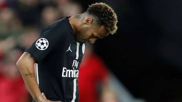 شاهد.. نجم ليفربول يصيب نيمار بالدوران بالفيديو