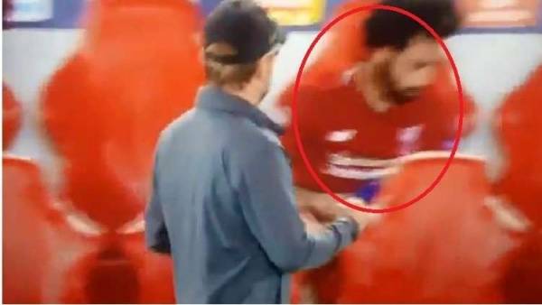 تصرف غير مفهوم من صلاح يعكر فرحة الفوز على سان جيرمان (فيديو)