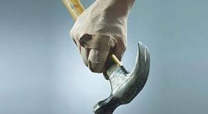 مشاجرة بـ(شاكوش) تصيب مواطنان بجروح