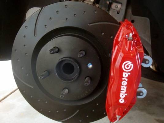 3 أسباب تؤدي إلى رجة السيارة عند الضغط على المكابح