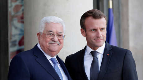 ماكرون يستقبل عباس في قصر الإليزيه