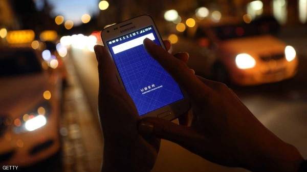 طعن سائق أوبر وسرقة مركبته في الزرقاء