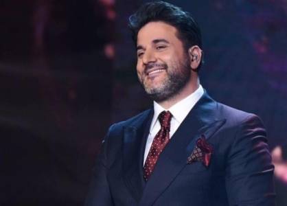 بالصور...هذه هي السيدة التي غنى لها ملحم زين ضلي اضحكي