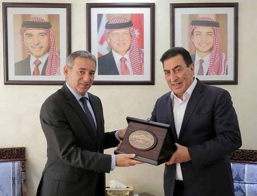 الطراونة يؤكد للسفير المصري أهمية التعاون العربي لمساندة الأونروا