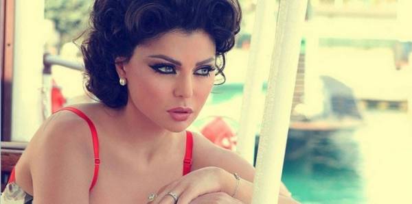 هيفاء وهبي مع مدير أعمالها في صورة مثيرة للجدل