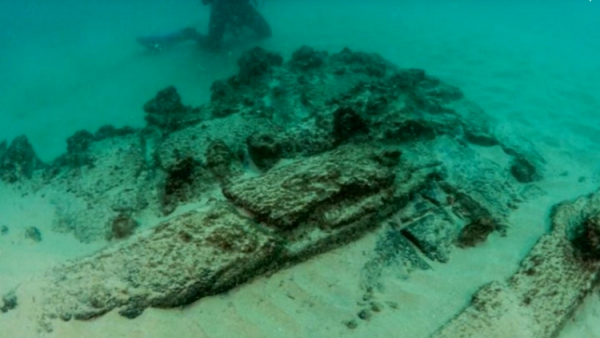 العثور على كنز أثري قيّم في باطن البحر (فيديو)