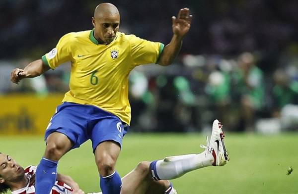 هؤلاء اللاعبون لعبوا أكثر من 1000 مباراة رسمية (شاهد)