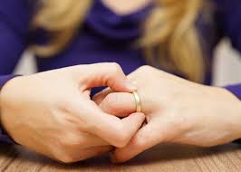 41 من حالات الطلاق بالمملكة قبل الزفاف