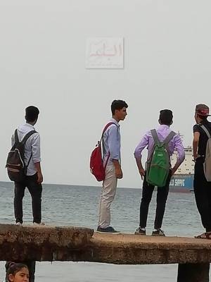 الى مدير التربية والتعليم في العقبة .. طلابك على  الشاطئ  صور