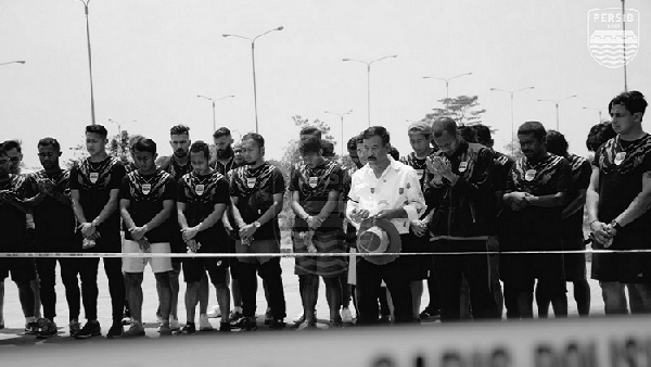 إيقاف الدوري الإندونيسي لكرة القدم بعد مقتل مشجع بطريقة بشعة (فيديو)