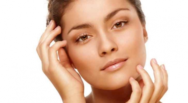 6 تقنيات تجميلية خفية لإطلالة أكثر شباباً