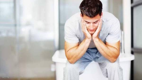 لماذا يختبئ الرجال بـالمرحاض.. دراسة تكشف السبب العجيب