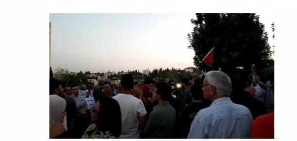 وقفة احتجاجية بالقرب من الدوار الرابع رفضا لقانون الضريبة