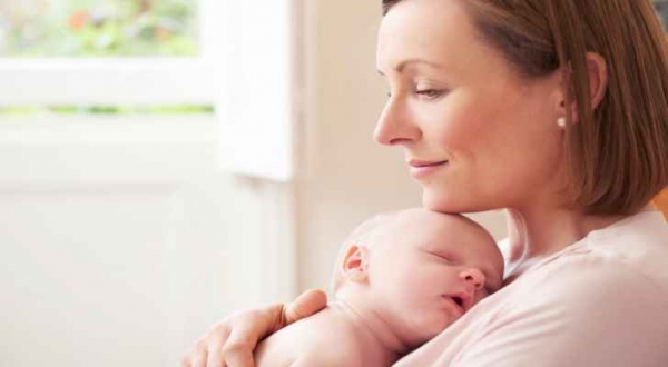 الرضاعة الطبيعية تخفض توتر المولود